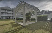1ST Floor 2 Bdrm 2 Bath Outdoor Pool/Indoor Pool and Hot Tub