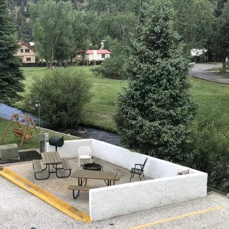 Ski-in/Ski-Out, Steps to Lifts, 1 Block to Downtown, Updated & Clean