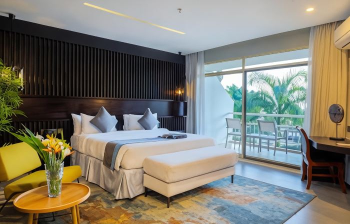Giraffe Beach Hotel