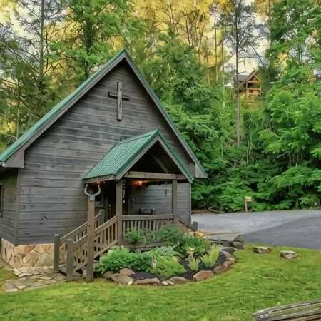 Your Smoky Mountain Escape: Hot Tub, Fireplace & More