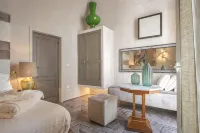 Al Console Luxury Suite - Pensions