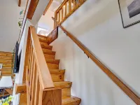 Handcrafted Log Cabin • Walk to Lake • Private Backyard w/Fire Pit • Sleeps 8 Hotels in Warren