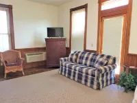 Historic Hardware Inn with River Views: Suite 200 - 3-Star