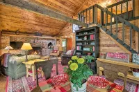 Historic Cabin in Little Switzerland w/Fire Pit-Walk to village and shops!
