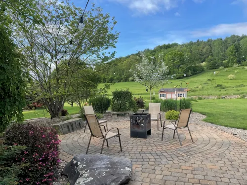 20 minutes from Penn State! Private entrance, cozy living space.