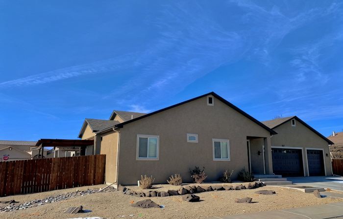 The Desert Moon- A luxurious retreat w/ amazing patio, shuffleboard, EV charger