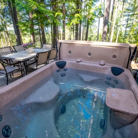 Mountain Home with Private Hot Tub, Sleeps 10, 1 Mile from Base of Mountain