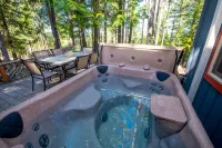 Mountain Home with Private Hot Tub, Sleeps 10,   1 Mile from Base of Mountain