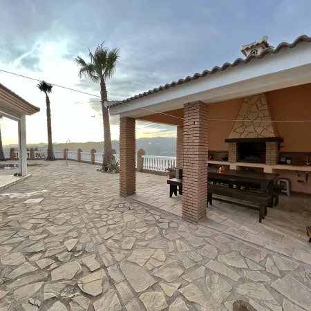 "CasaBlanca" Rural Villa with pool and barbecue.