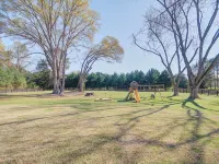 Quaint Carriage House - Minutes from Senoia and Trilith Studios. Hotels in Fayette County