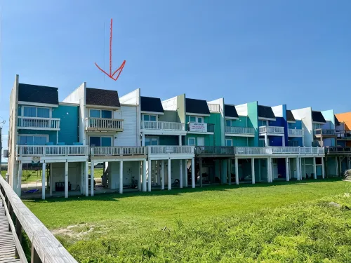BEACH / OCEAN FRONT - 2 KING BEDROOM CONDO WITH BIG YARD THATS TOTALLY BEACHIN!!