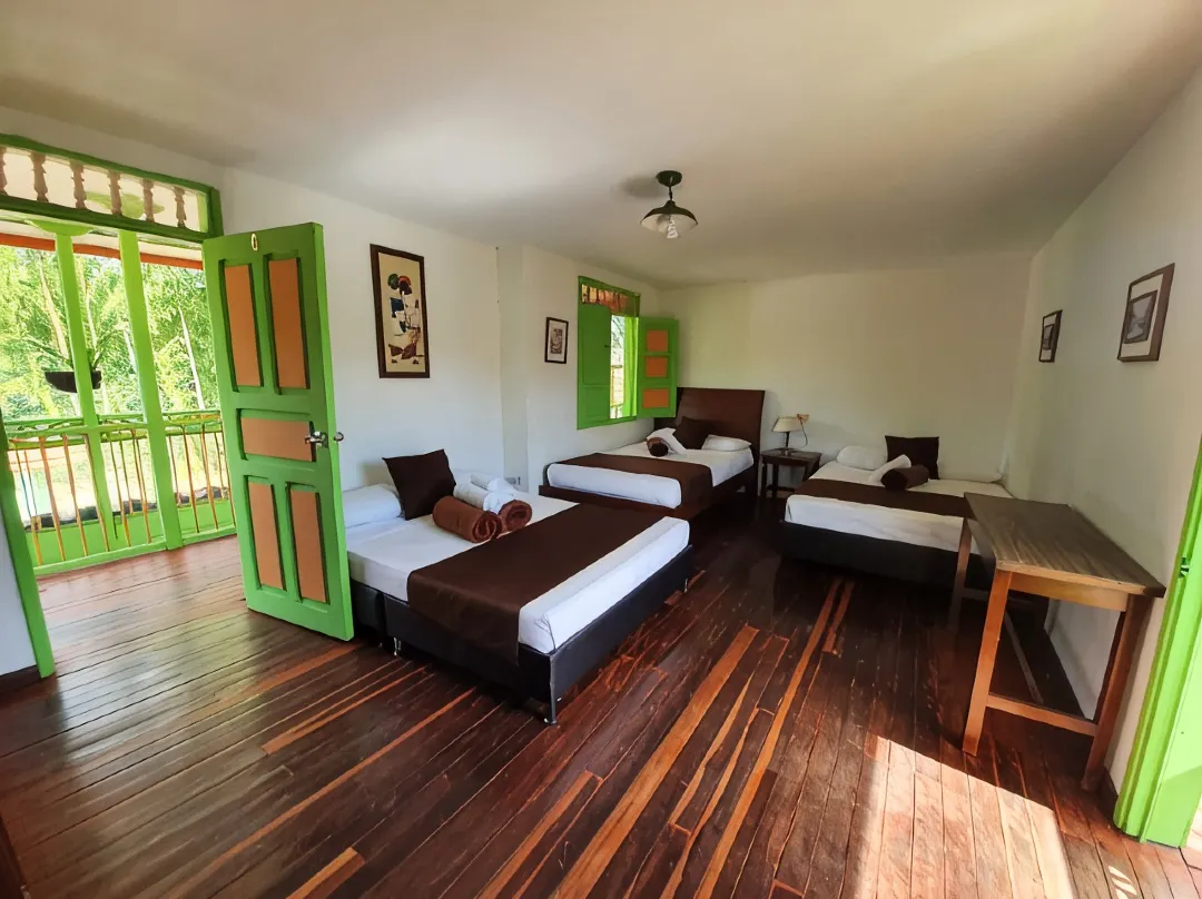Habitación Con 2 Camas Dobles. Número 6. - Pereira