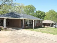 Experience Griffin charm, just a quick 12-min drive to Atlanta Motor Speedway Hotels in Griffin