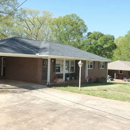 Experience Griffin charm, just a quick 12-min drive to Atlanta Motor Speedway