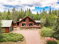 Authentic up North Log Cabin with Modern Comforts Hotels in Lutsen
