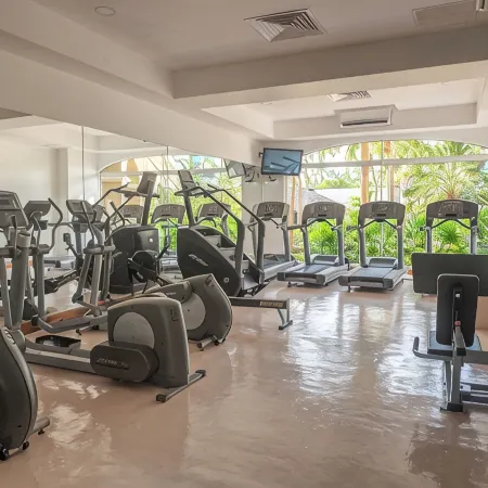 10th Floor Beachfront Luxury Condo Bayview Grand