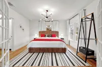 Harley House with Hot Tub & Grill - Historic District - 5-Star