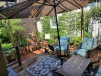 Holly's Cottage. Circa 1867 Historic, Courtyard, Forsyth Park, Pet friendly .💗 - บังกะโล