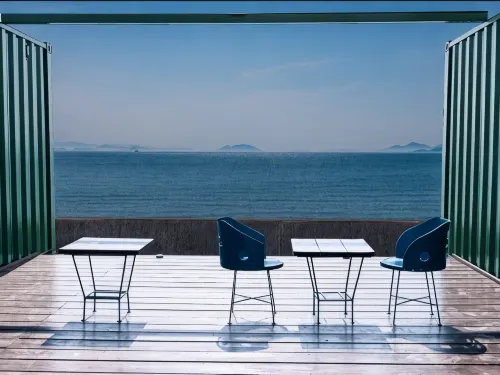 SUNSET SHODOSHIMA –CONTAINER HOTEL– - 2 estrellas