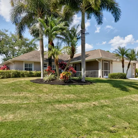 🍹🌞 Getaway Paradise! Heated Pool, TV Patio, Fenced, Wifi, Near Beaches!