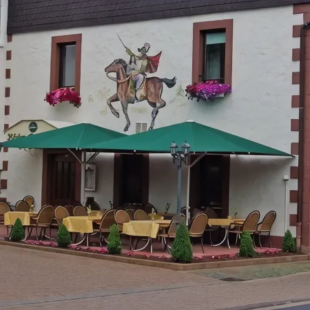 Land-Gut-Hotel Räuber Lippoldskrug Отели в г. Альфельд