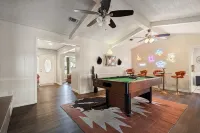 4bd Near Airport & Downtown - Volleyball - Games - 4-Star