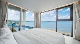 Pohang Overlooking Pool Villa