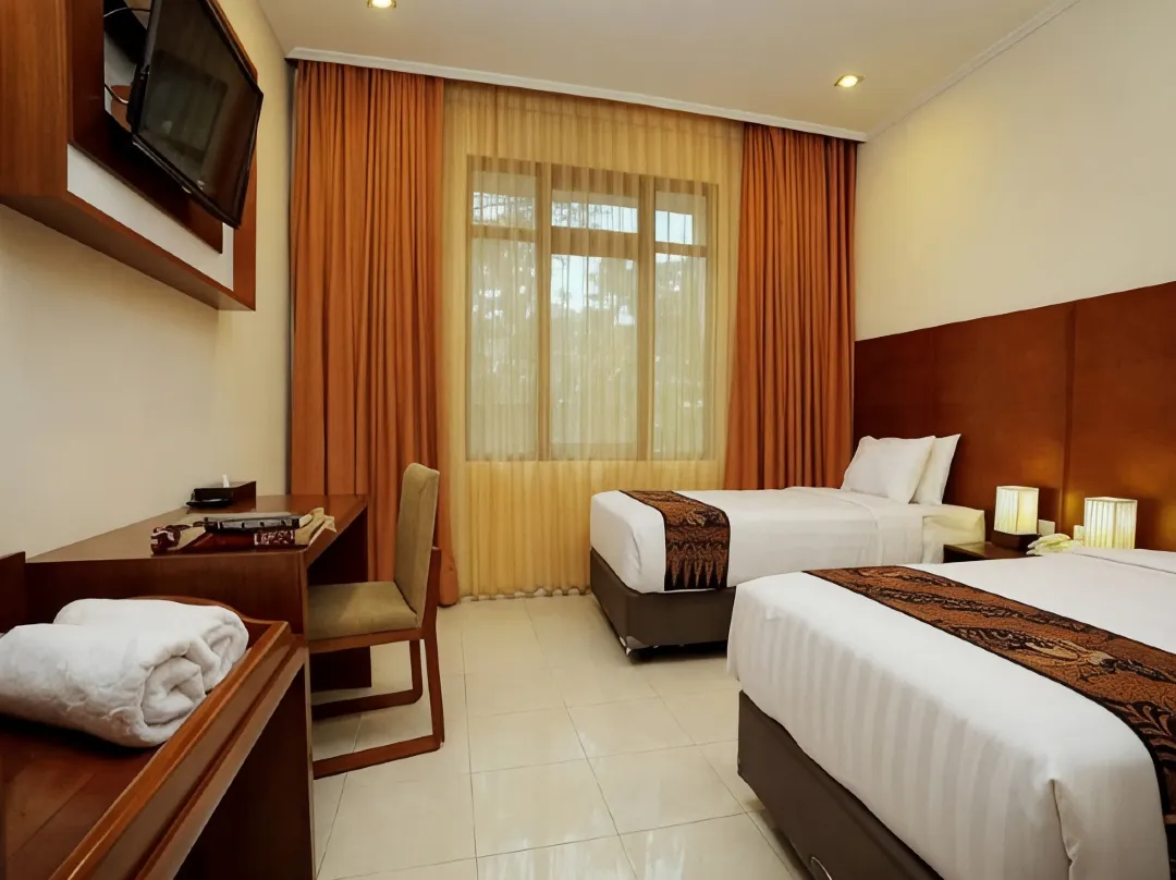 Multazam Syariah Hotel - Surakarta