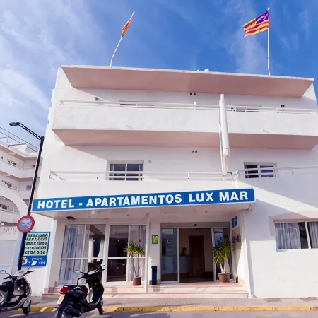 Hotel Apartamentos Vibra Lux Mar Отели рядом с достопримечательностью «Порт Ивисы»