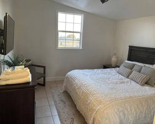 Quiet apartment at the mouth of meadow mountains.  Located right off of i15. Hotels in Millard County
