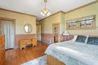 Historic 1915 Wine Country Home: 3 Queens, 2 Twins, WiFi & AC, 23 Acres - 3-Star