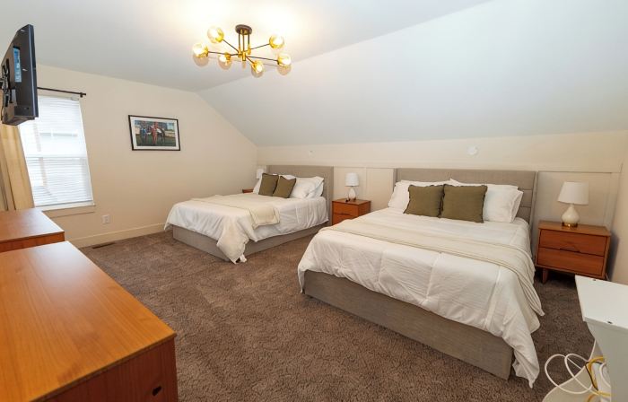 The Aniston; Brand new home in downtown New Albany minutes away from Louisville!