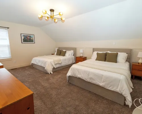 The Aniston; Brand new home in downtown New Albany minutes away from Louisville! Hotels in Floyd County