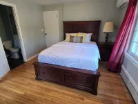 Family-Friendly 3-Bedroom/2.5-Bath House Near NYC and Fifa MetLife Stadium Hotels in Teaneck