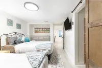 3B/2BA, oasis backyard/Hot tub, quiet neighborhood, ready for snowbirds too!