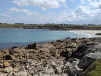 Ty Feunteun - Breton cottage 5 minutes' walk from the beach Hoteles en Porspoder