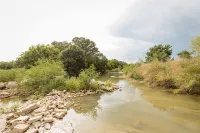 Hill Country Getaway - Cozy Stonewall Retreat Near Wineries & Fredericksburg