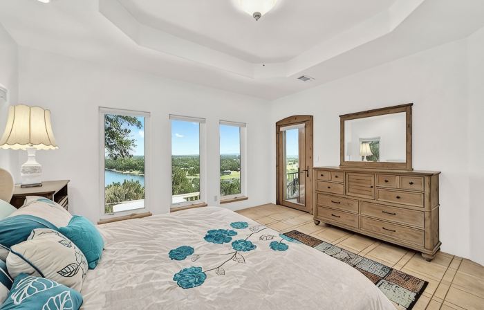 Panoramic View of Lake Marble Falls- 4BRM 10 Acres 1 King and 3 Queen Beds