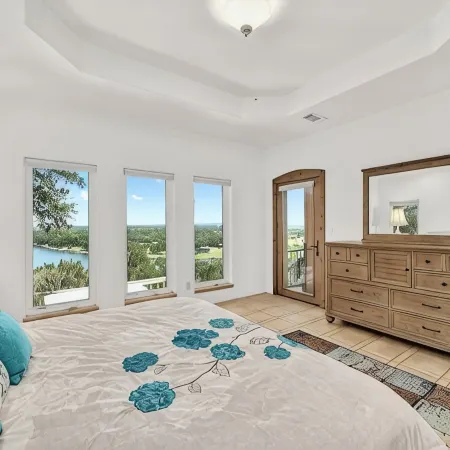 Panoramic View of Lake Marble Falls- 4BRM 10 Acres 1 King and 3 Queen Beds