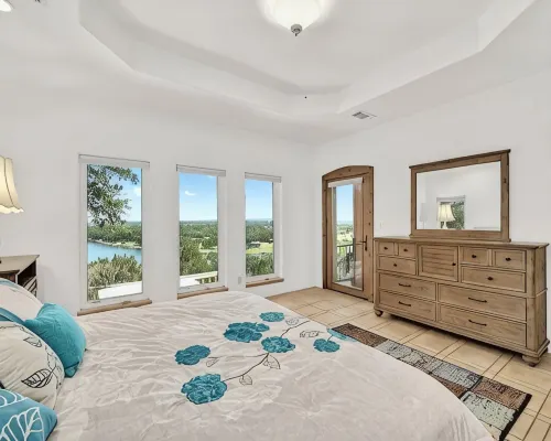 Panoramic View of Lake Marble Falls- 4BRM 10 Acres 1 King and 3 Queen Beds Hotels in Marble Falls