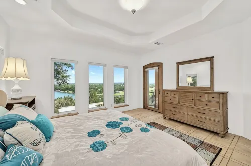 Panoramic View of Lake Marble Falls- 4BRM 10 Acres 1 King and 3 Queen Beds