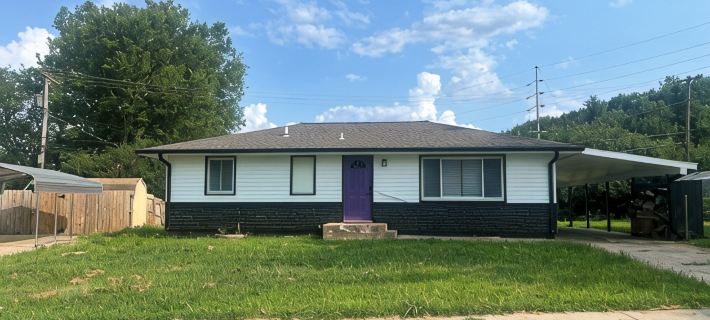 Newly Remodeled! 3Bed/2Bath house w/bonus adult bunk beds! Close to KSU stadium! Hotels in Manhattan