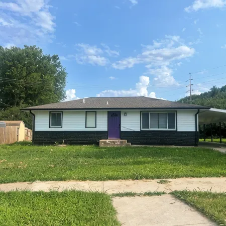 Newly Remodeled! 3Bed/2Bath house w/bonus adult bunk beds! Close to KSU stadium!