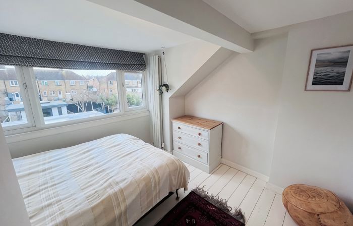 Westmeads wings. 5 minutes walk to the harbour and close to town and beach