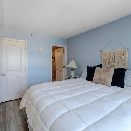Breathtaking Ocean View, Beachfront Condo-Steps to Beach/Pools, Sea Colony East