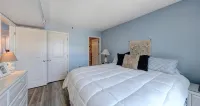 Breathtaking Ocean View, Beachfront Condo-Steps to Beach/Pools, Sea Colony East