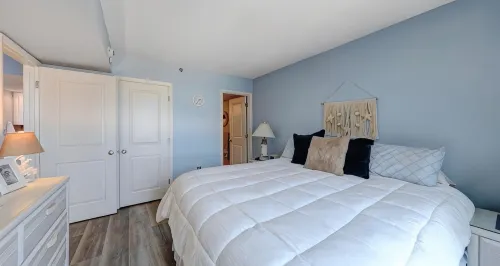 Breathtaking Ocean View, Beachfront Condo-Steps to Beach/Pools, Sea Colony East