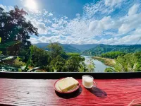 Baanhatsompaen homestay - Bergblick