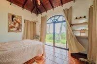 PALM HOUSE LUXURY VILLA - OCEAN FRONT PARADISE