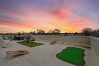 Luxury 6BR/6BA Indy Home w/ Rooftop Views of Lucas Oil, Arcade, Office & Hot Tub - Bungalows